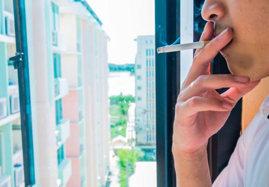 Cheiro de incenso, cigarro ou lixo pode gerar punições em condomínios, alerta especialista