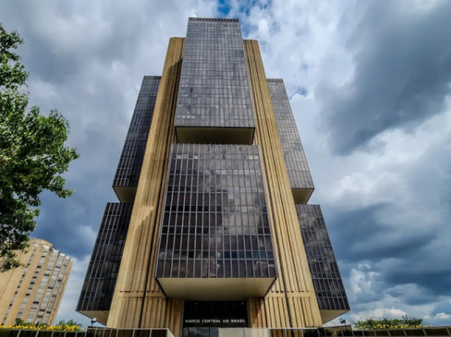 Bancos pressionam Banco Central por mudança no teto de juros do crédito imobiliário