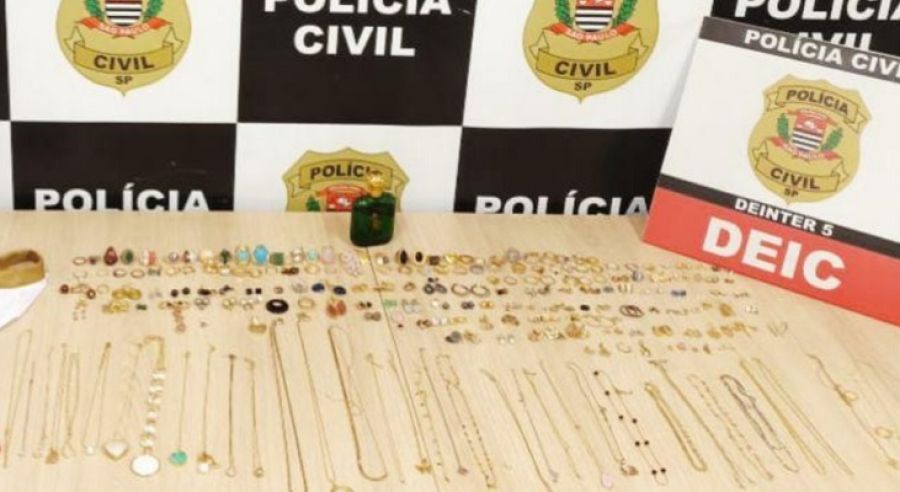 Prestador de serviço furta joias e camisetas de futebol em condomínio de luxo